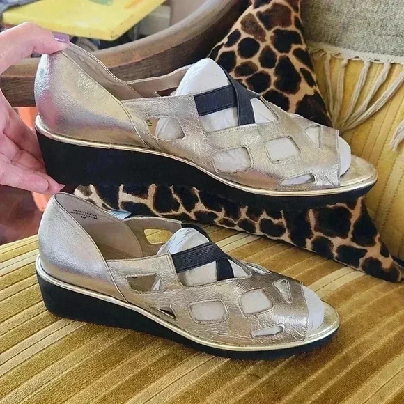 J. RENEE "VALENTEENA" Metallic CUT-OUT VAMP SHOES sz 8M - Picture 4 of 16